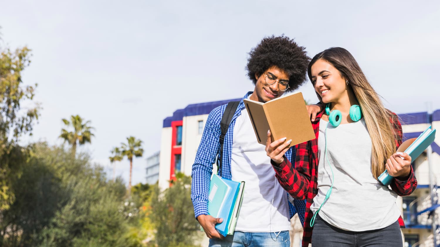 Navigating International College Admissions: Tips from Dar Aluloom Experts